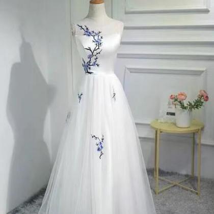Simple Fashion White Embroidery Prom Dress Tulle..