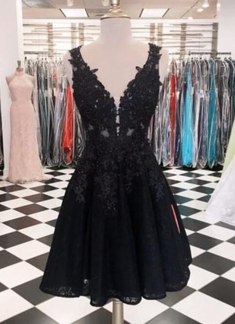 Elegant Short Black Lace Homecoming Dress