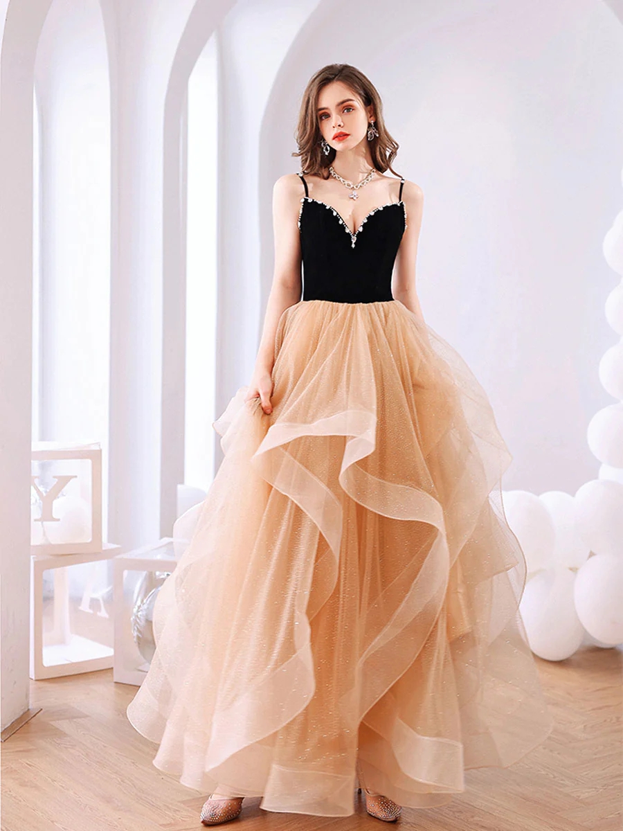 Elegant Champagne Sweetheart Tulle Prom Gowns
