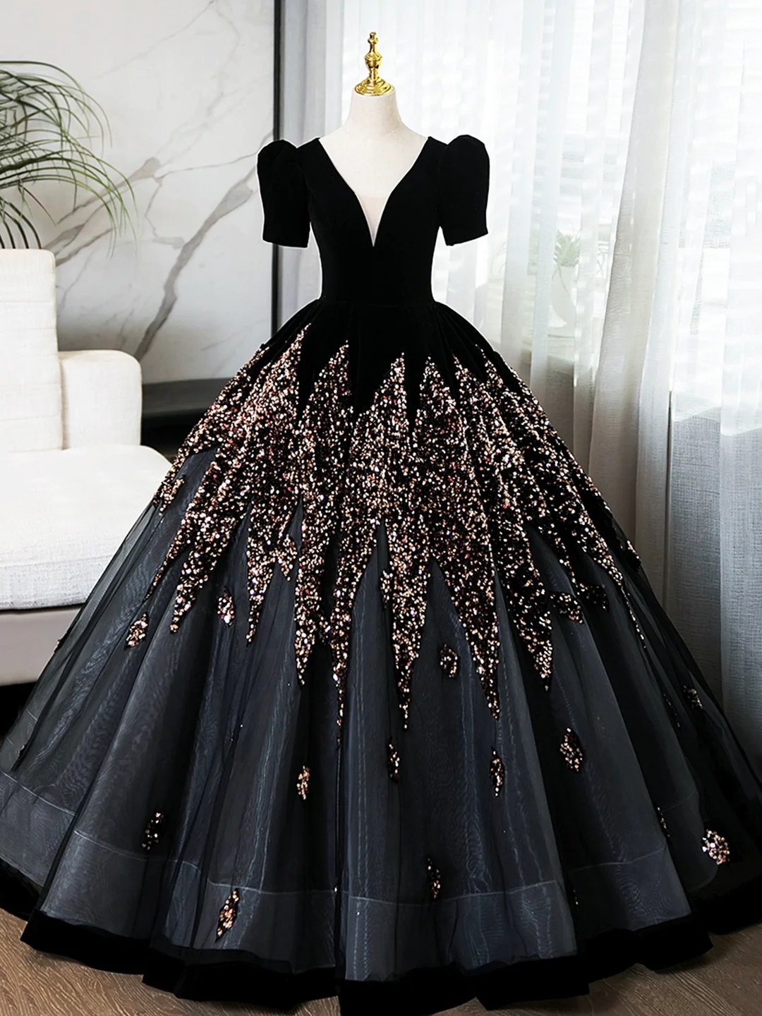 Vintage Black V-neck Velvet And Sequins Long Prom Dress