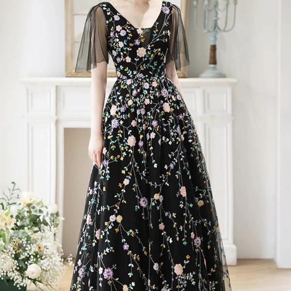 Charming A Line Tulle Black V-Neck Long Prom Dresses